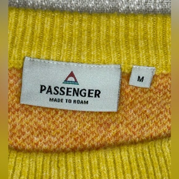 Passenger Oversized Yellow Sweater size M - Picture 3 of 3